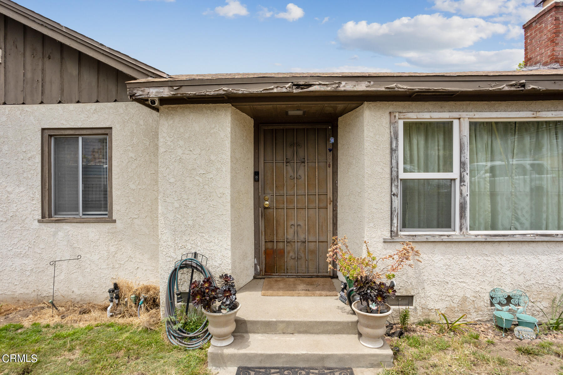 7518 Kyle Street Tujunga, CA 91042 - Photo 3 of 28 a front view of a house