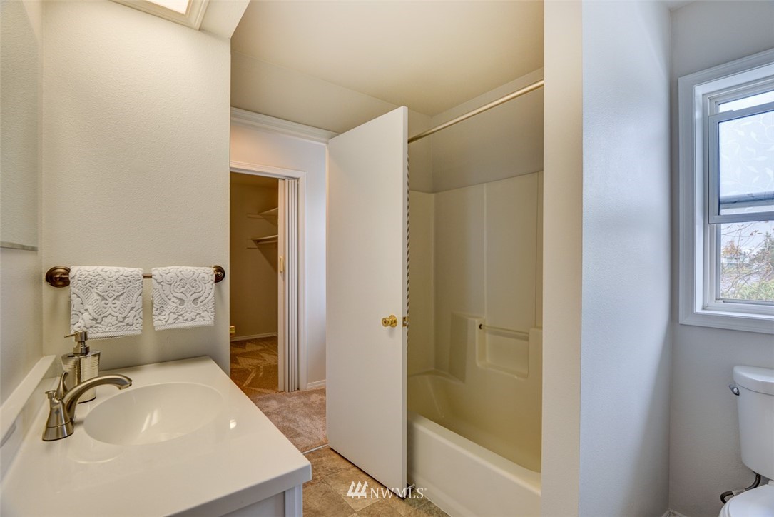 1033 Redmond Avenue Northeast Renton, WA 98056 - Photo 13 of 23 Gallery Image 13