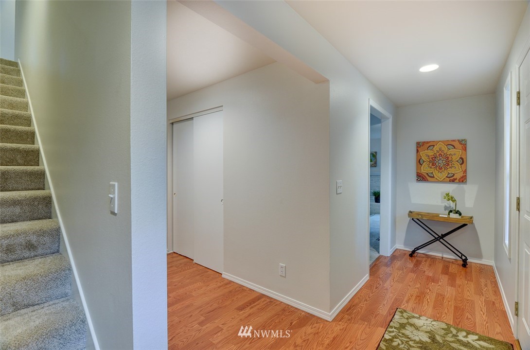 1033 Redmond Avenue Northeast Renton, WA 98056 - Photo 3 of 23 Gallery Image 3