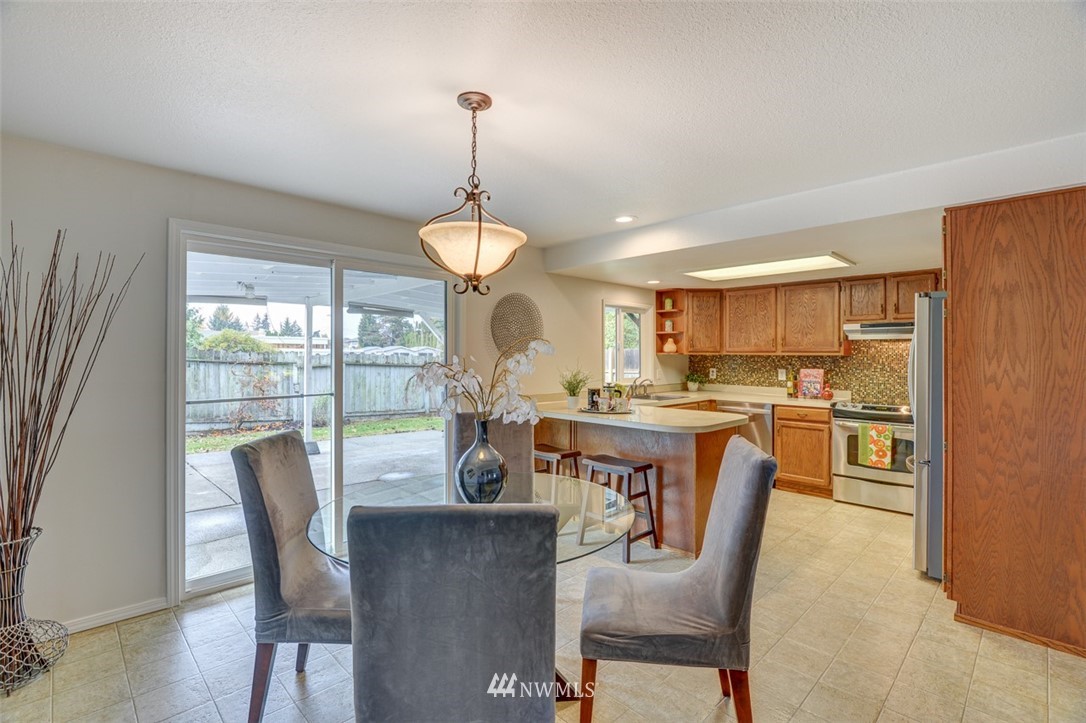 1033 Redmond Avenue Northeast Renton, WA 98056 - Photo 8 of 23 Gallery Image 8