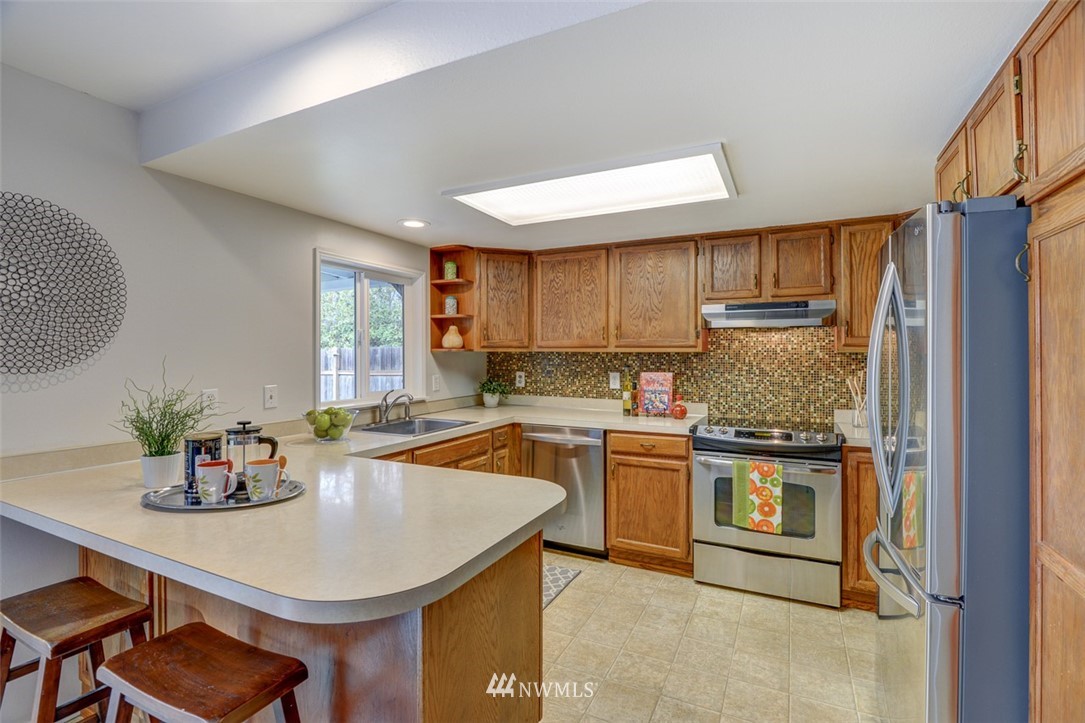 1033 Redmond Avenue Northeast Renton, WA 98056 - Photo 9 of 23 Gallery Image 9