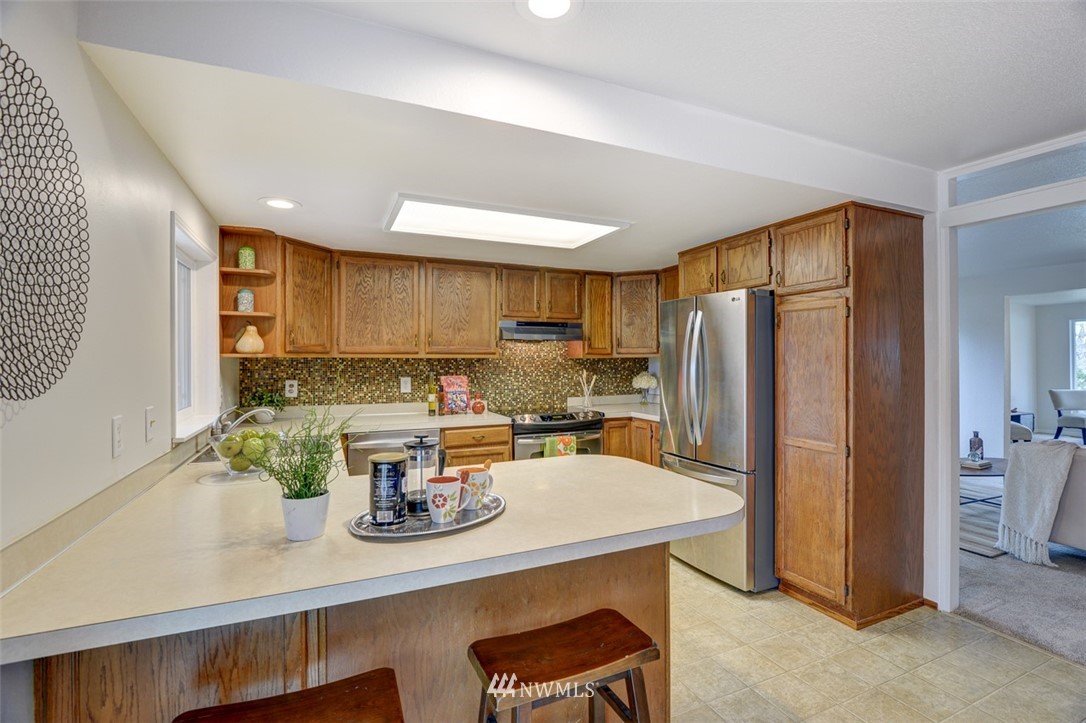 1033 Redmond Avenue Northeast Renton, WA 98056 - Photo 10 of 23 Gallery Image 10