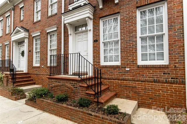 $2,300 | 108 South Square Row, Davidson, NC 28036