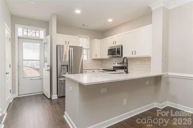 $2,300 | 108 South Square Row, Davidson, NC 28036