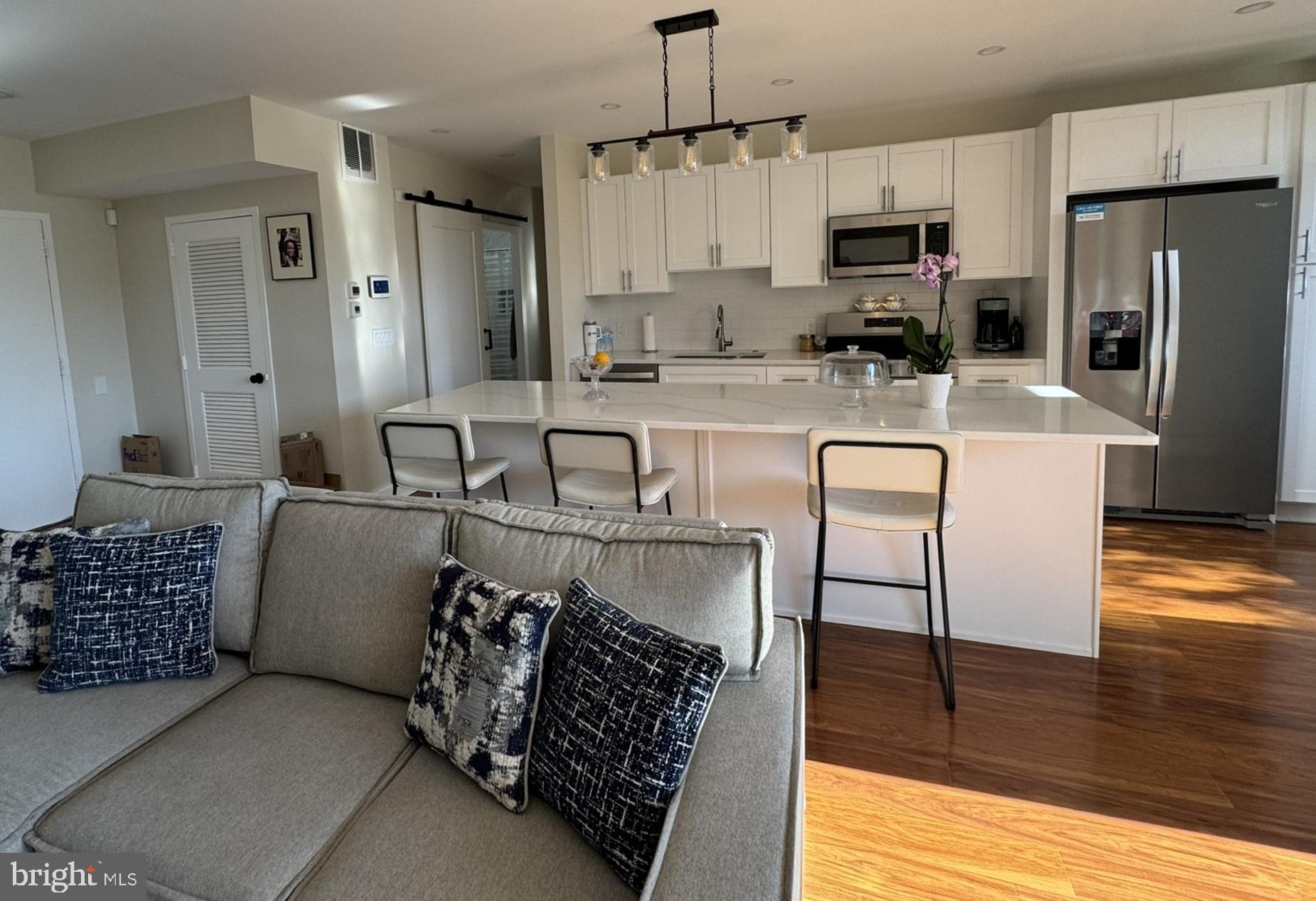 191 Presidential Boulevard, Unit R524 Bala Cynwyd, PA 19004 - Photo 20 of 28 Kitchen from Living Room