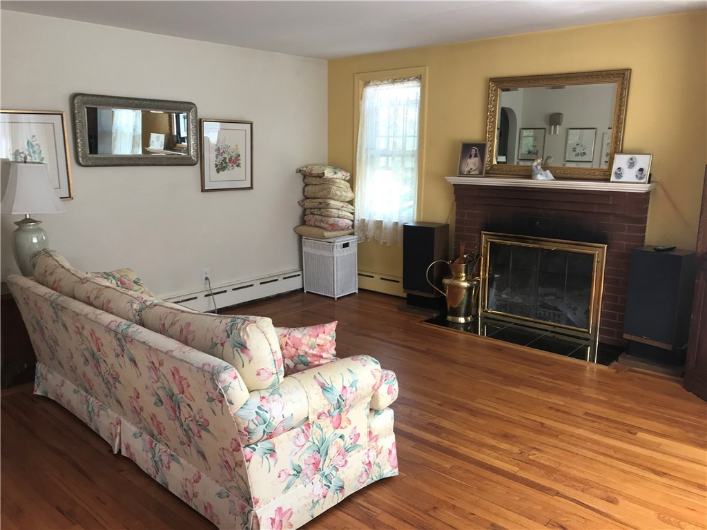 29 Delway Road Cranston, RI 02910 - Photo 5 of 31