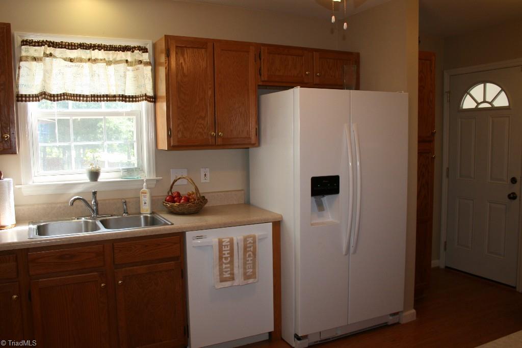 7500 Keating Drive Oak Ridge, NC 27310 - Photo 4 of 30
