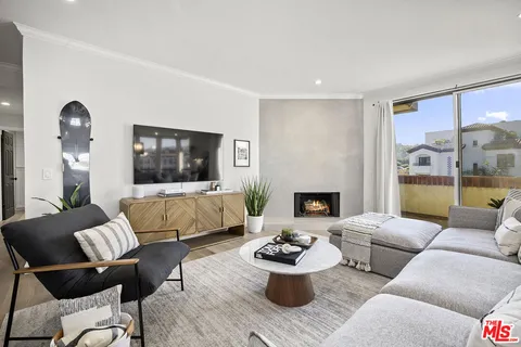 $1,370,000 | 14115 Moorpark Street, Unit 311, Sherman Oaks, CA 91423