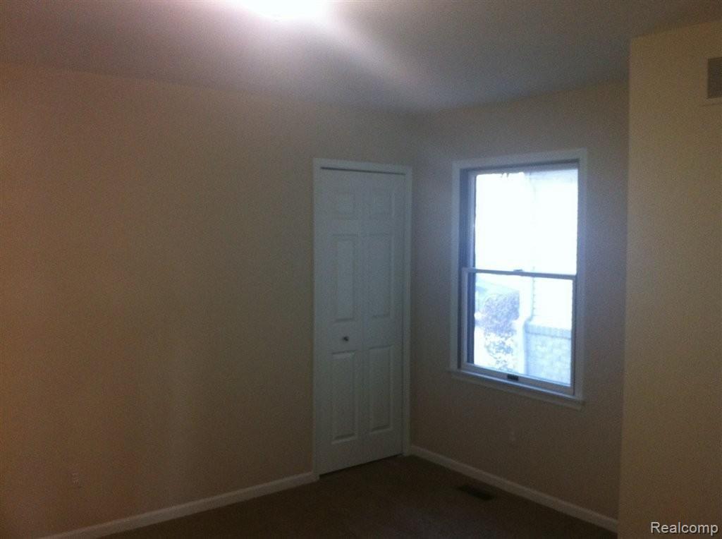 613 Bates Street Howell, MI 48843 - Photo 20 of 22 IMG_1417.JPG