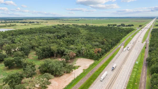 $795,000 | 31901 Interstate 10, Hankamer, TX 77560
