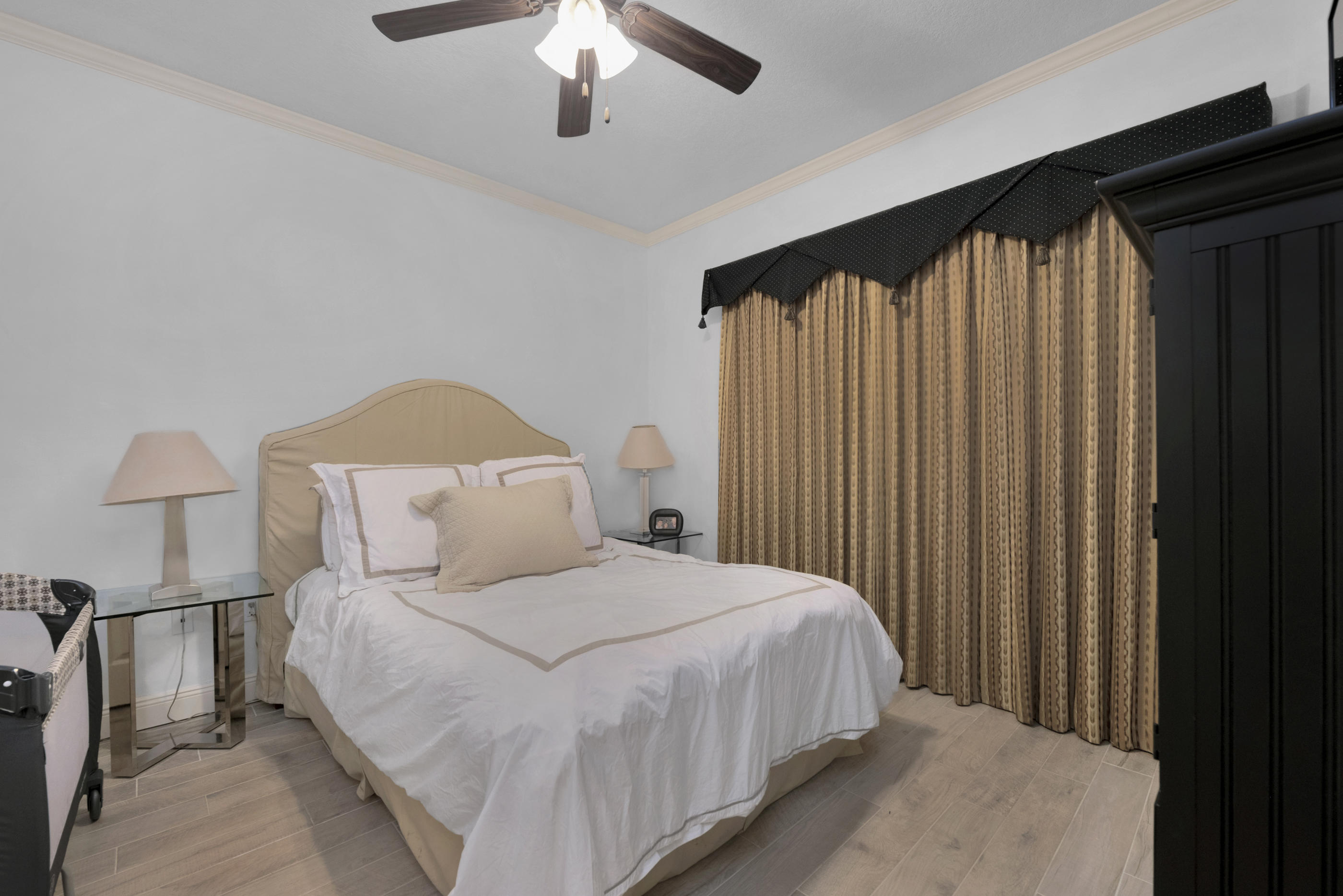 770 Harbor Boulevard, Unit 7E Destin, FL 32541 - Photo 19 of 38 a bedroom with a large bed and a chandelier