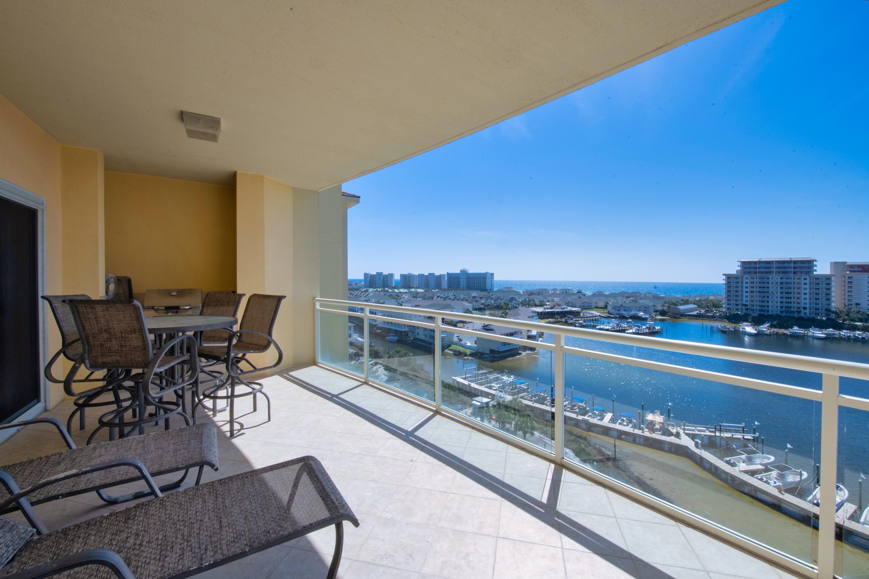 770 Harbor Boulevard, Unit 7E Destin, FL 32541 - Photo 28 of 38 a living room with furniture and a floor to ceiling window
