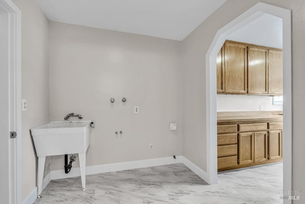 4785 Highway 12 Santa Rosa, CA 95409 - Photo 41 of 80 a view of a livingroom with wooden floor