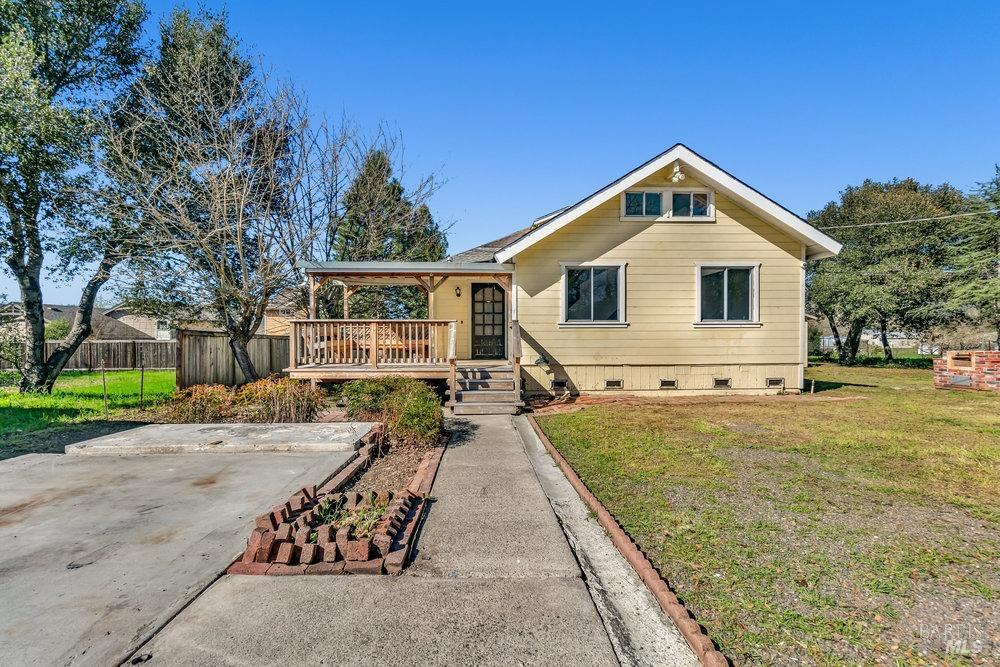 4785 Highway 12 Santa Rosa, CA 95409 - Photo 5 of 80 a front view of a house with a yard