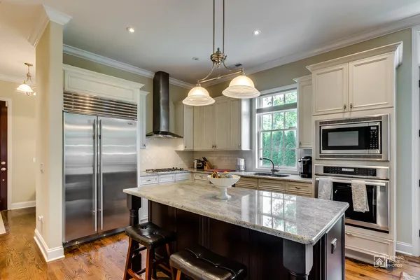 $8,200 | 932 Westmoor Road, Winnetka, IL 60093