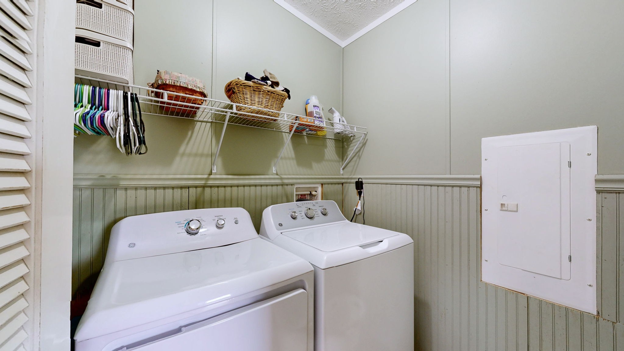 133 Cleveland Road Wartrace, TN 37183 - Photo 8 of 23 a utility room with dryer and washer