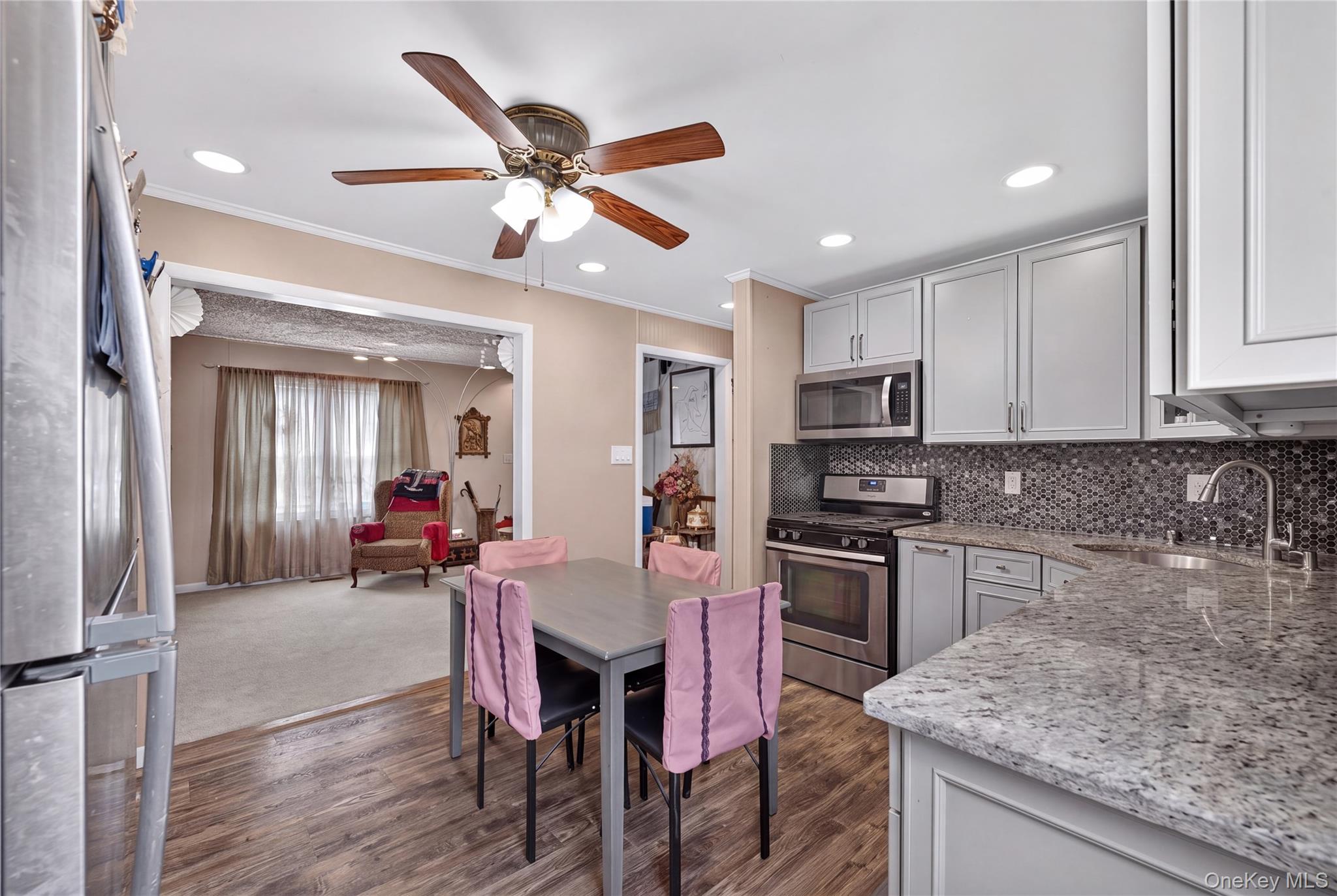 17 Heathcote Road Lindenhurst, NY 11757 - Photo 9 of 22 Gallery Image 9