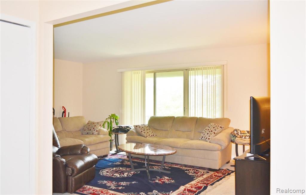 29602 Middlebelt Road, Unit 2801 Farmington Hills, MI 48334 - Photo 5 of 42