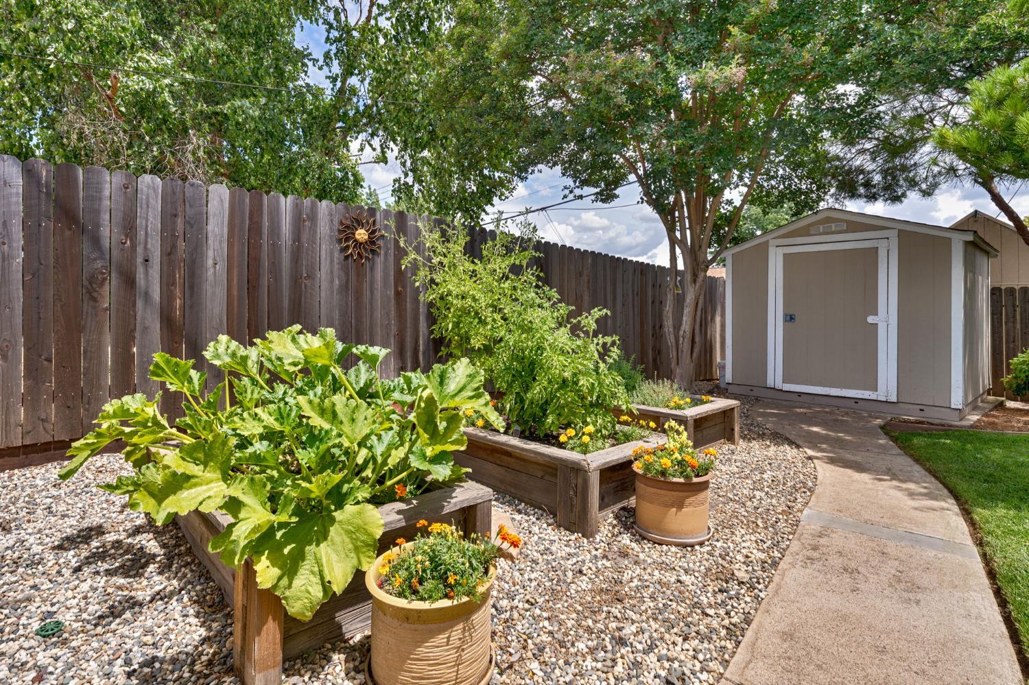 5422 Earnell Street Carmichael, CA 95608 - Photo 35 of 39 a front view of a house with garden