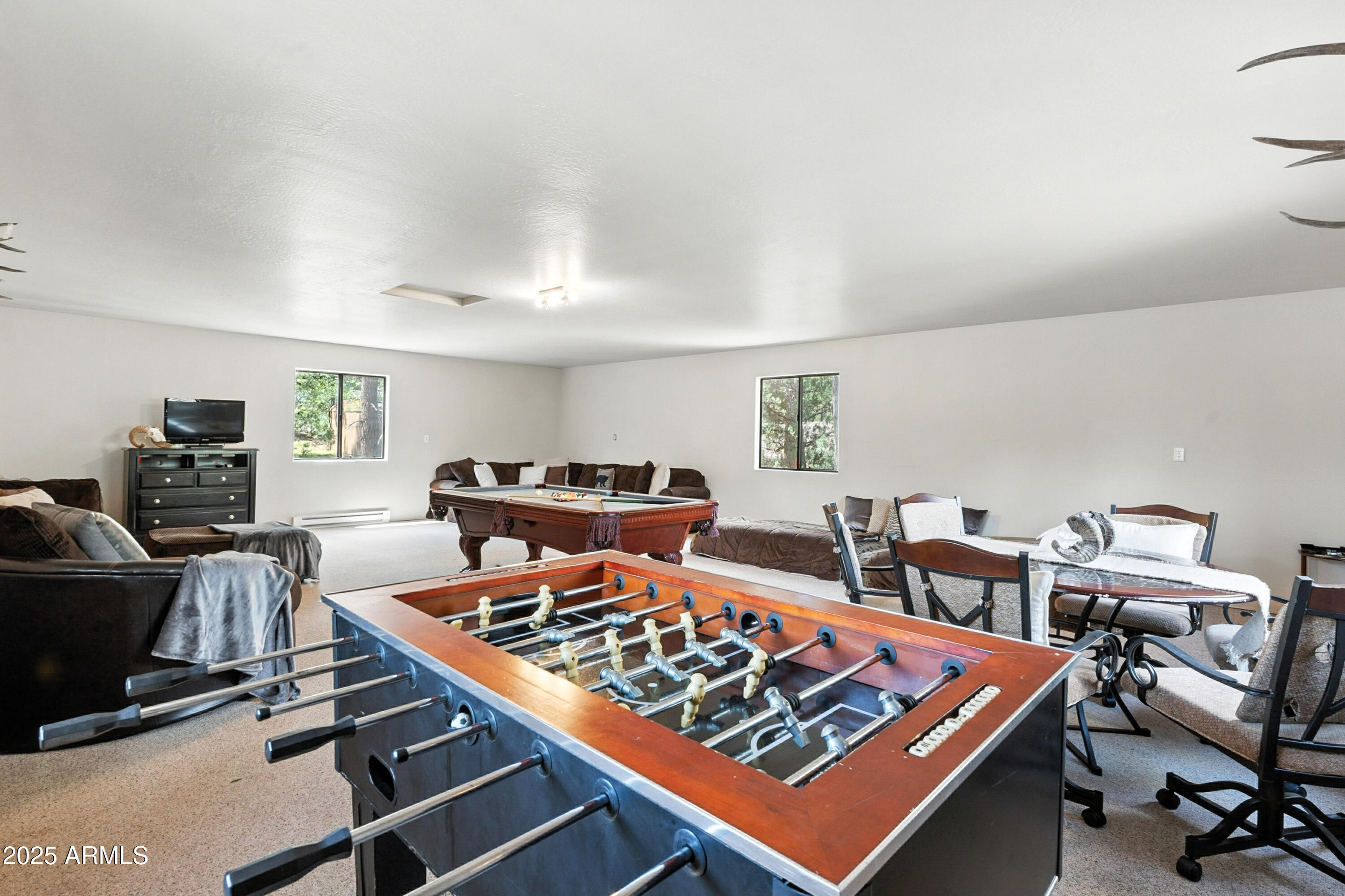 199 South Greystone Circle Payson, AZ 85541 - Photo 19 of 83 a living room with furniture flat screen tv and a table