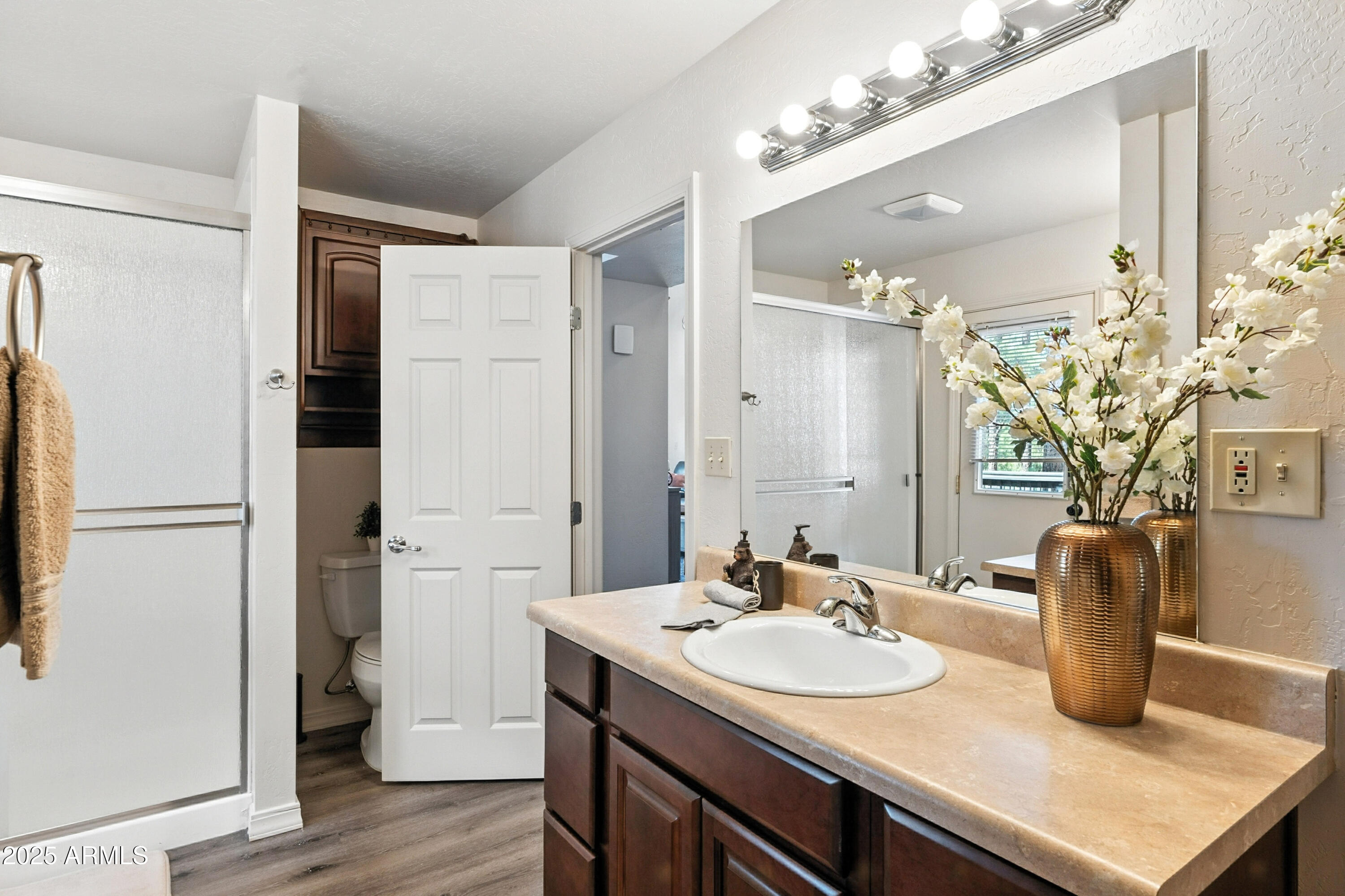 199 South Greystone Circle Payson, AZ 85541 - Photo 33 of 83 a bathroom with a sink and a mirror