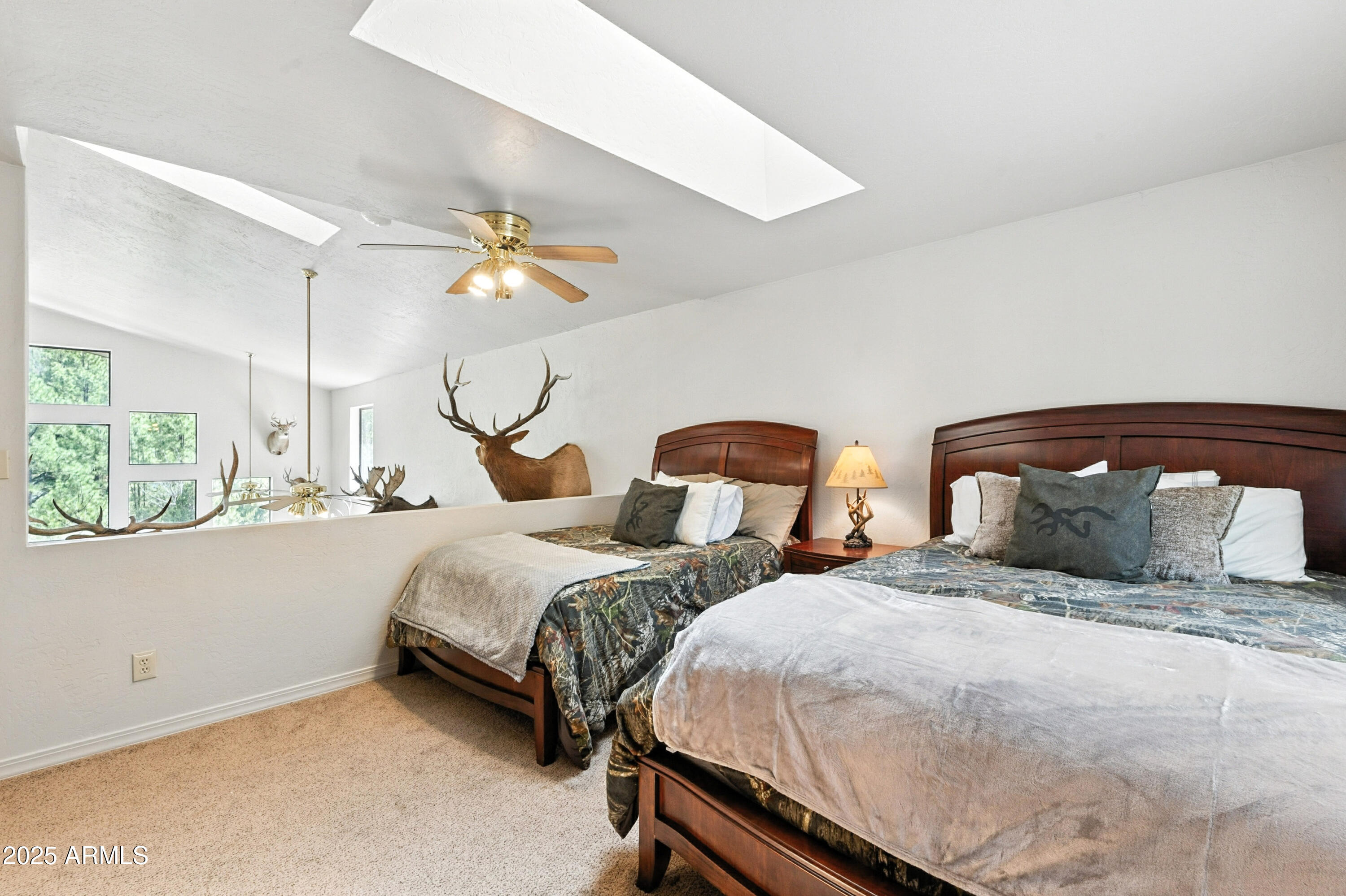 199 South Greystone Circle Payson, AZ 85541 - Photo 39 of 83 a bedroom with two beds and a chandelier