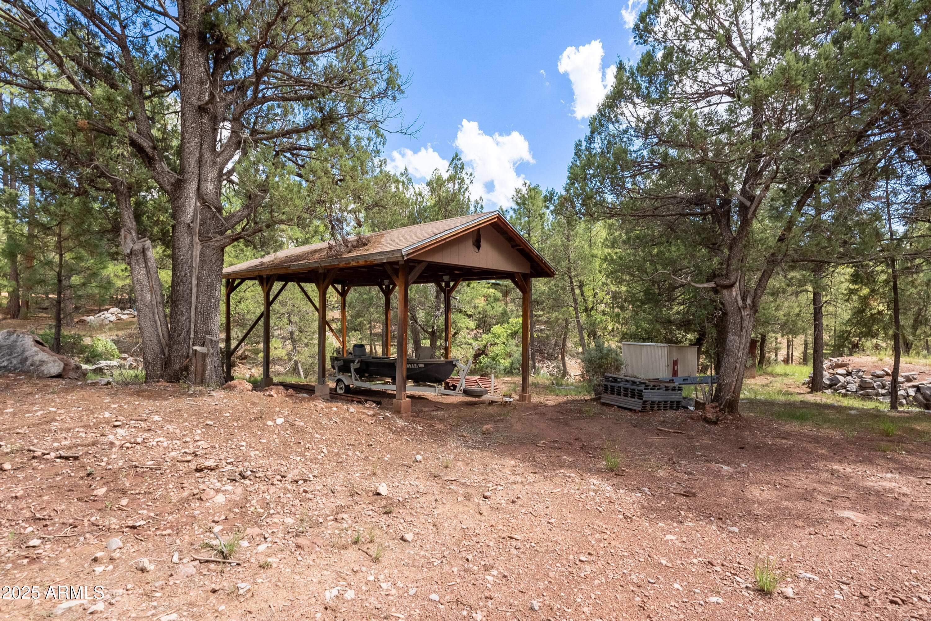 199 South Greystone Circle Payson, AZ 85541 - Photo 65 of 83 a backyard of a house with table and chairs