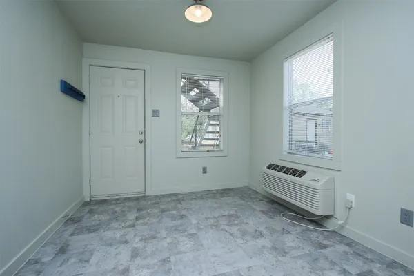 $677 | 505 East 32nd Street, Unit 3, Houston, TX 77018