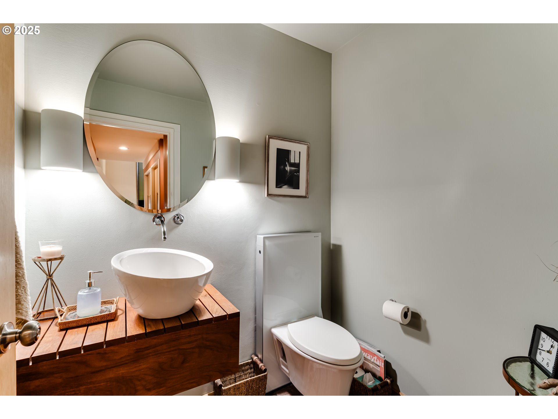 279 Country Club Road Eugene, OR 97401 - Photo 5 of 23 Bathroom