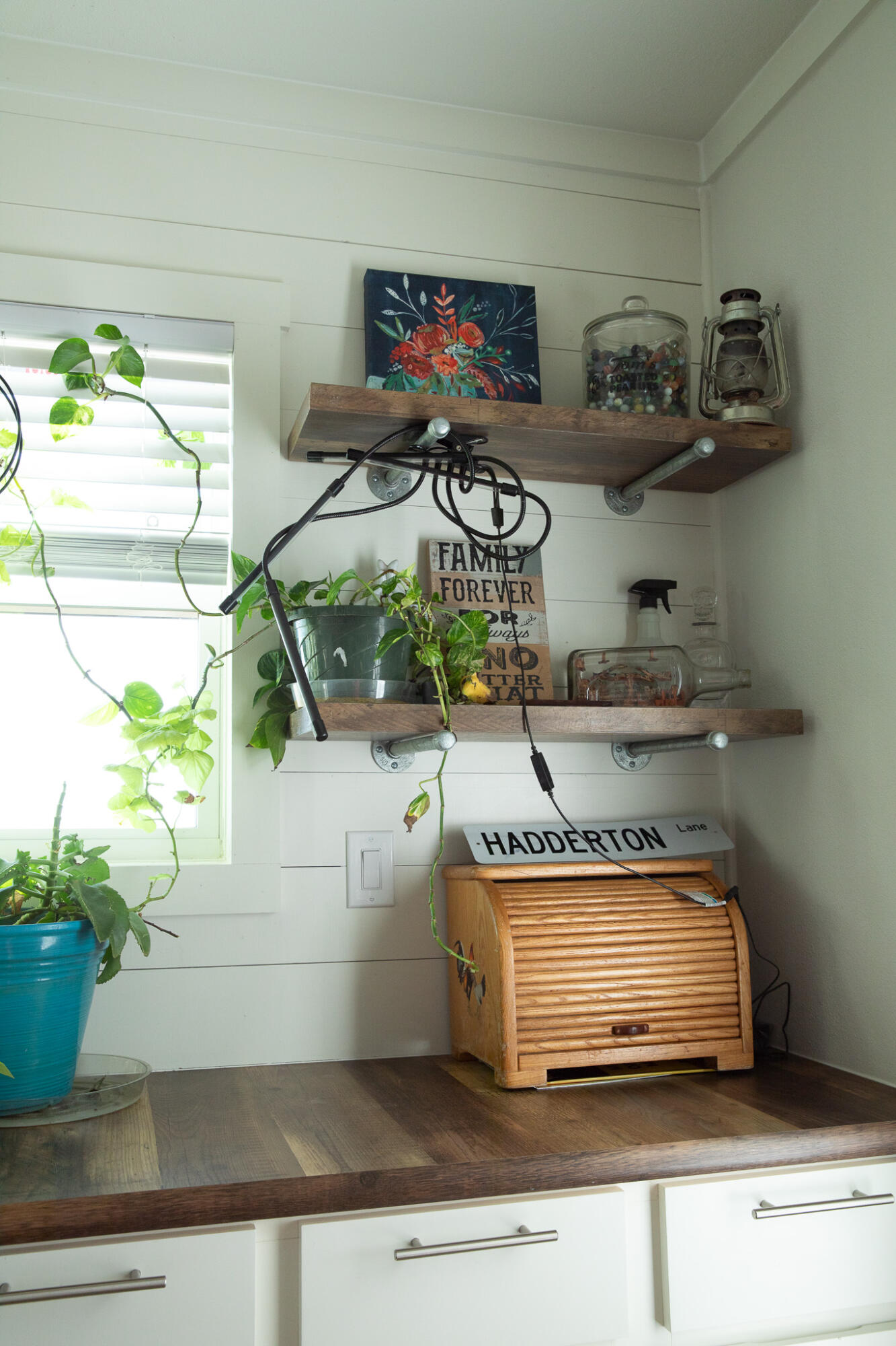 1388 Mallard Road Wilson, TX 79381 - Photo 6 of 45 a kitchen with a stove