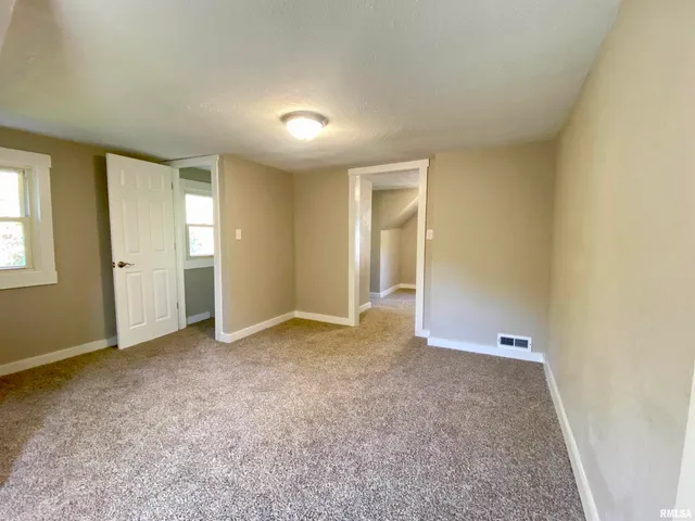 $95,000 | 523 South Anna Avenue, Bellevue, IL 61604