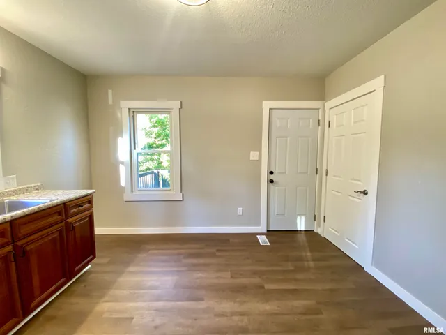 $95,000 | 523 South Anna Avenue, Bellevue, IL 61604