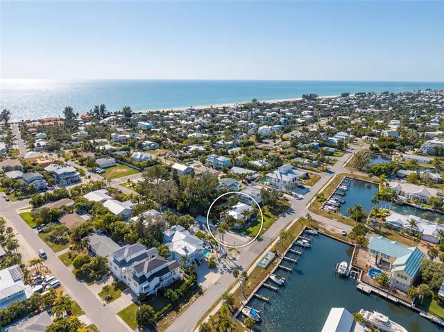 $2,000,000 | 412 73rd Street, Holmes Beach, FL 34217