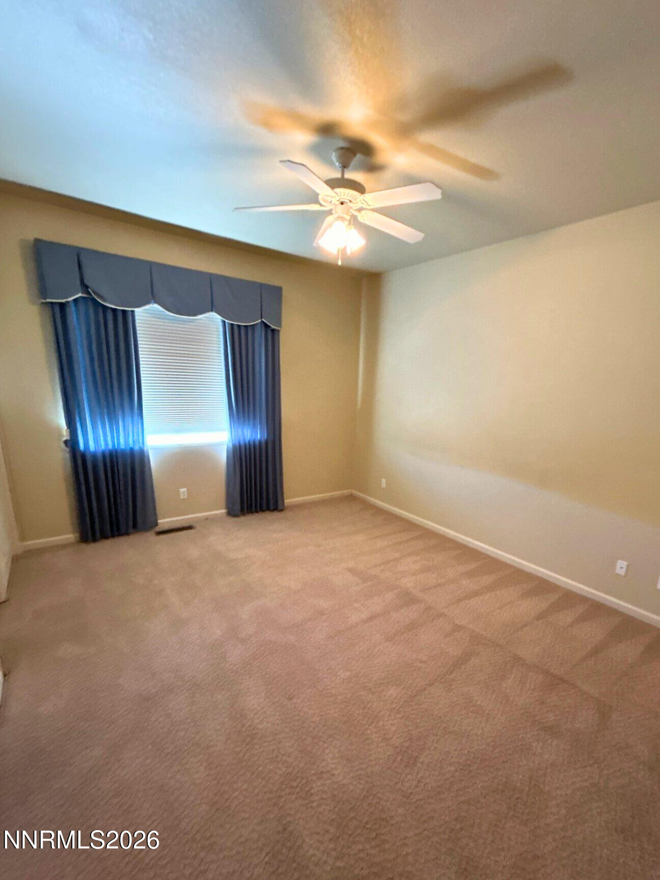 5718 Pumpkin Ridge Drive Sparks, NV 89436 - Photo 7 of 13 57214347-59d3-4aa0-ae38-2b403be4584e