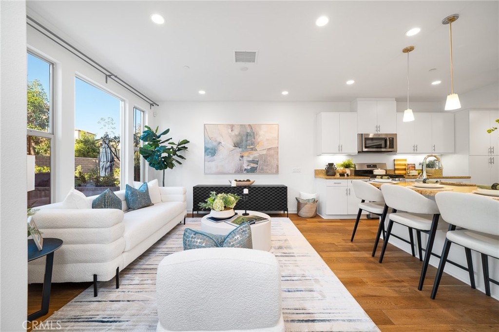 18 Prominence Lake Forest, CA 92630 - Photo 4 of 33