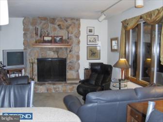 320 Mountain View Road Reading, PA 19607 - Photo 3 of 5