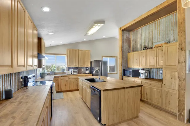 $589,500 | 36127 Hart Road, Davenport, WA 99122