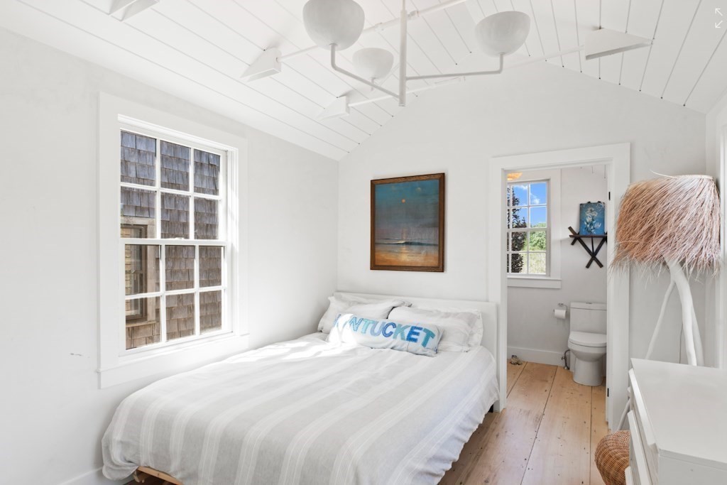 27 North Liberty Street Nantucket, MA 02554 - Photo 14 of 21