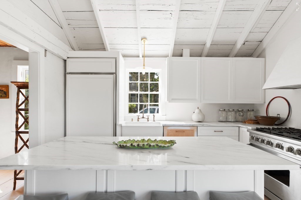 27 North Liberty Street Nantucket, MA 02554 - Photo 7 of 21