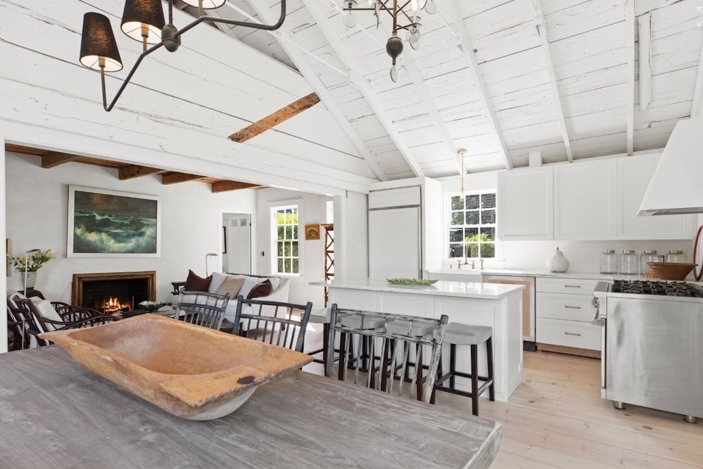 27 North Liberty Street Nantucket, MA 02554 - Photo 8 of 21