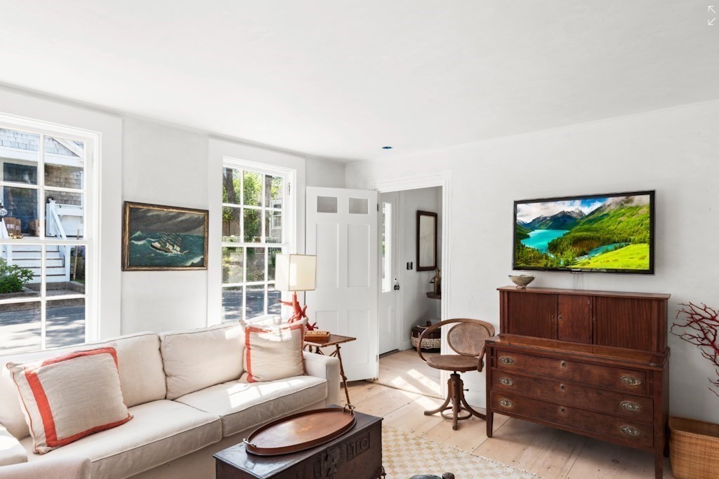 27 North Liberty Street Nantucket, MA 02554 - Photo 9 of 21