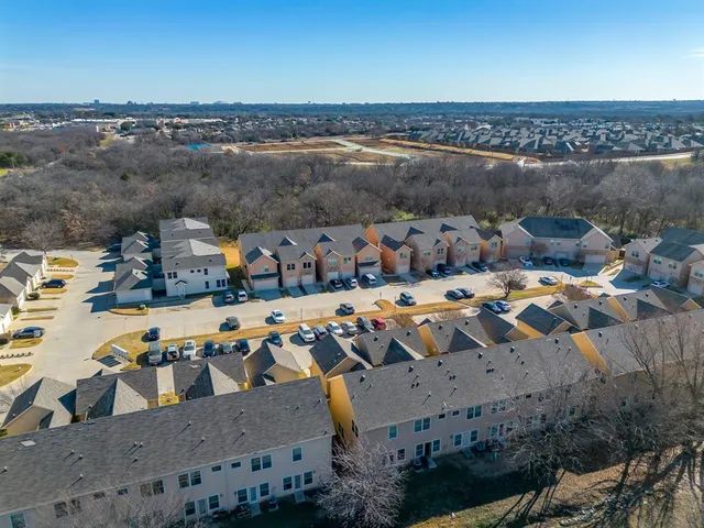 a picture of a black and white photo