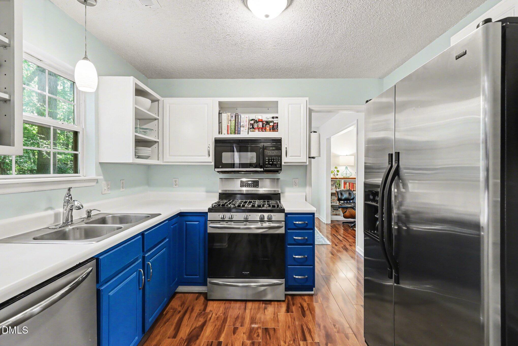 4204 Loch Harbour Lane Raleigh, NC 27606 - Photo 9 of 31 009_file_1477