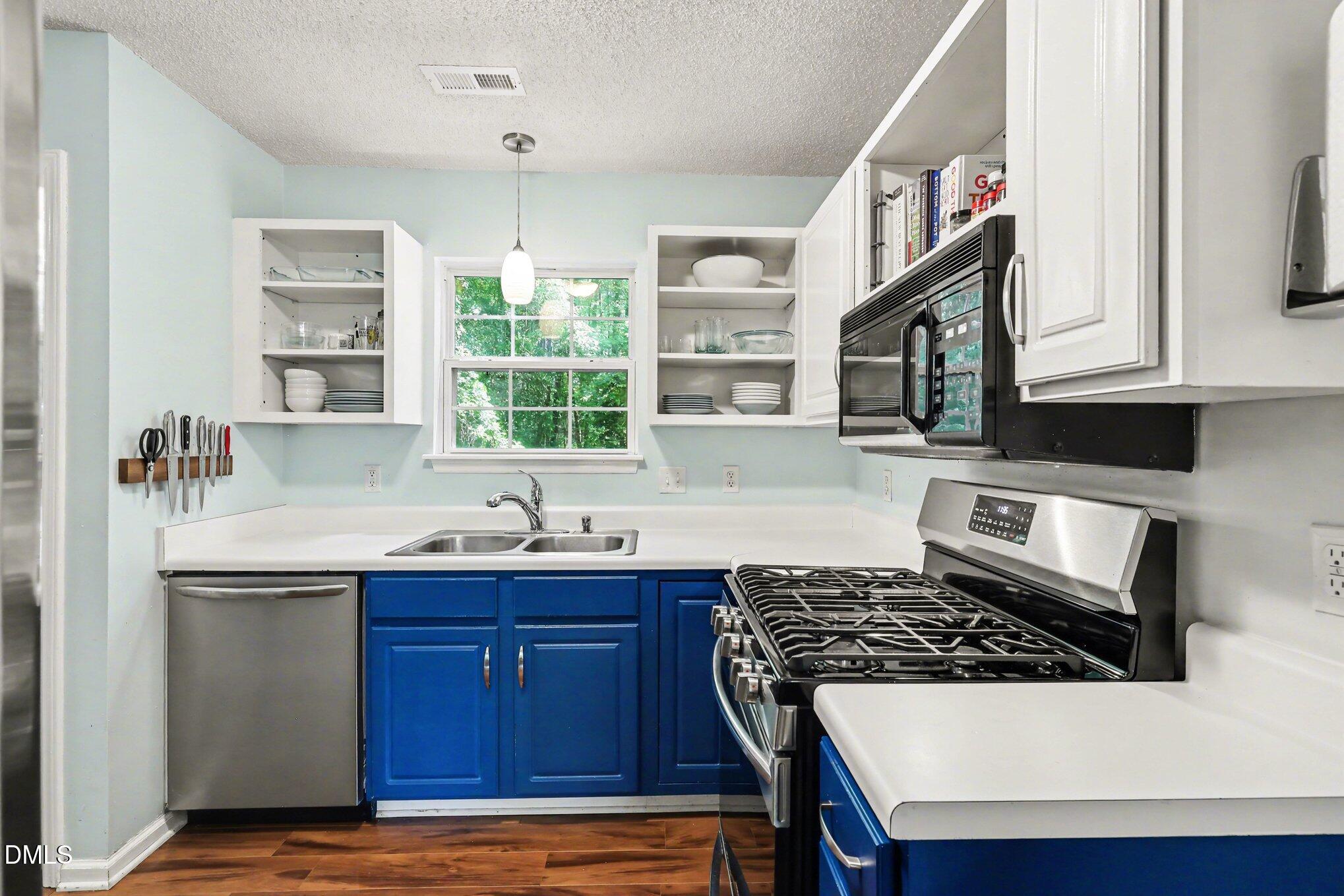 4204 Loch Harbour Lane Raleigh, NC 27606 - Photo 10 of 31 010_file_1848