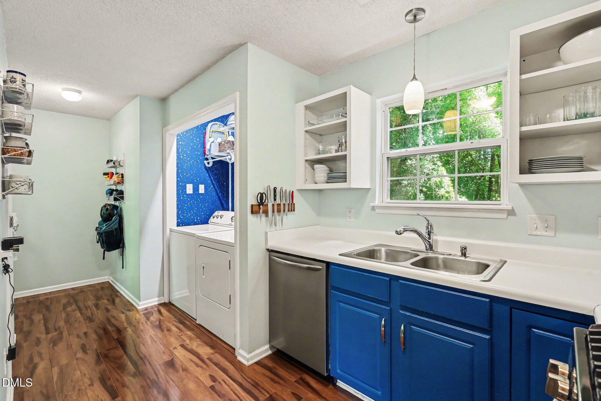 4204 Loch Harbour Lane Raleigh, NC 27606 - Photo 11 of 31 011_file_8259