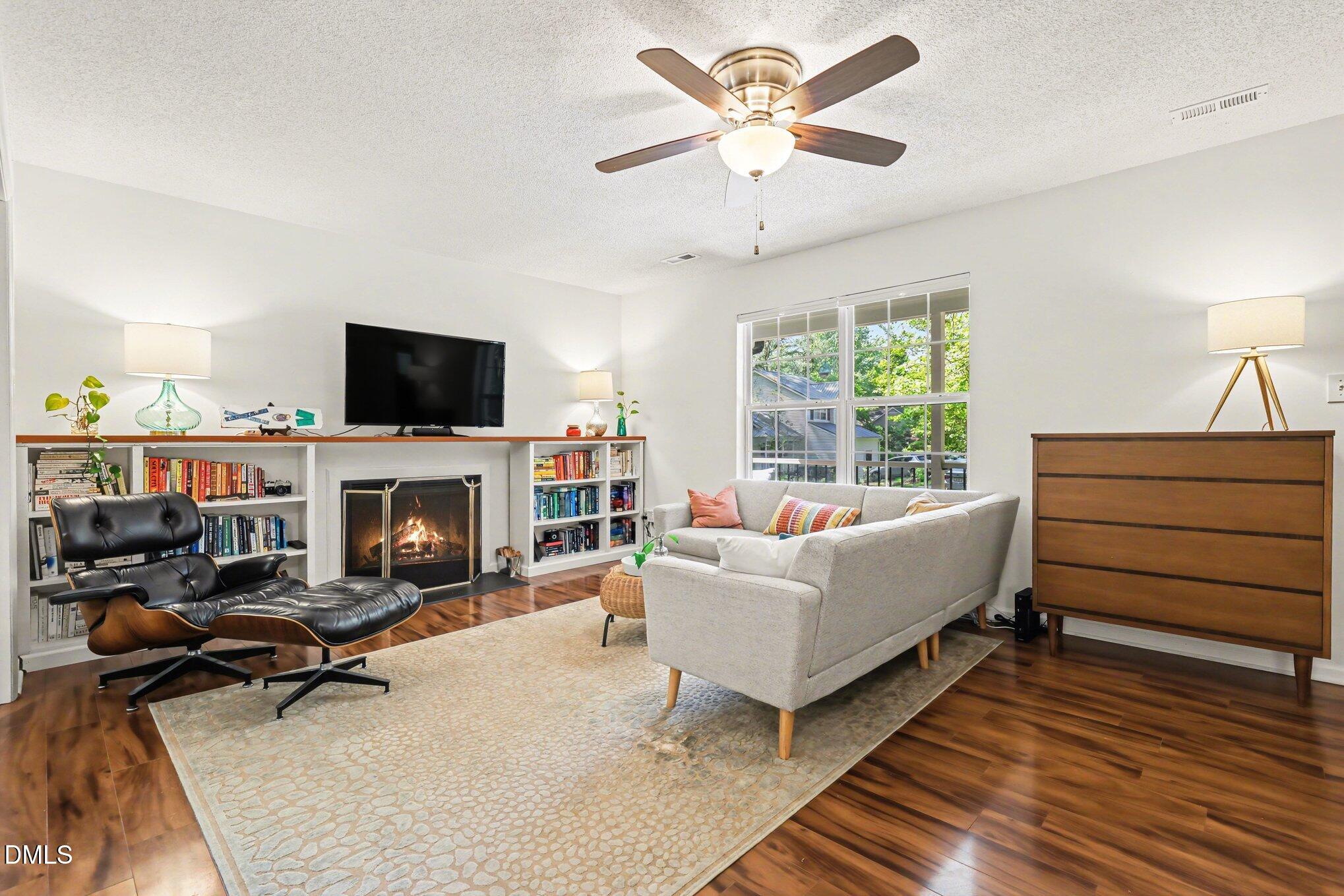 4204 Loch Harbour Lane Raleigh, NC 27606 - Photo 6 of 31 006_file_4828