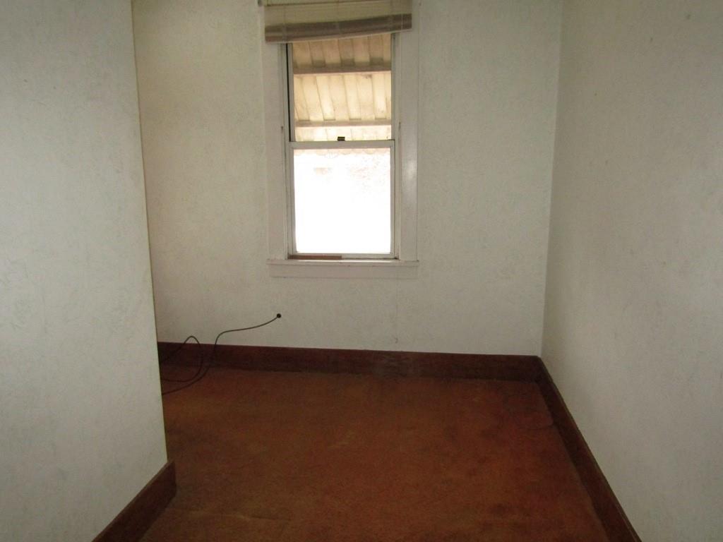 255 State Street Baden, PA 15005 - Photo 18 of 24 an empty room with a window