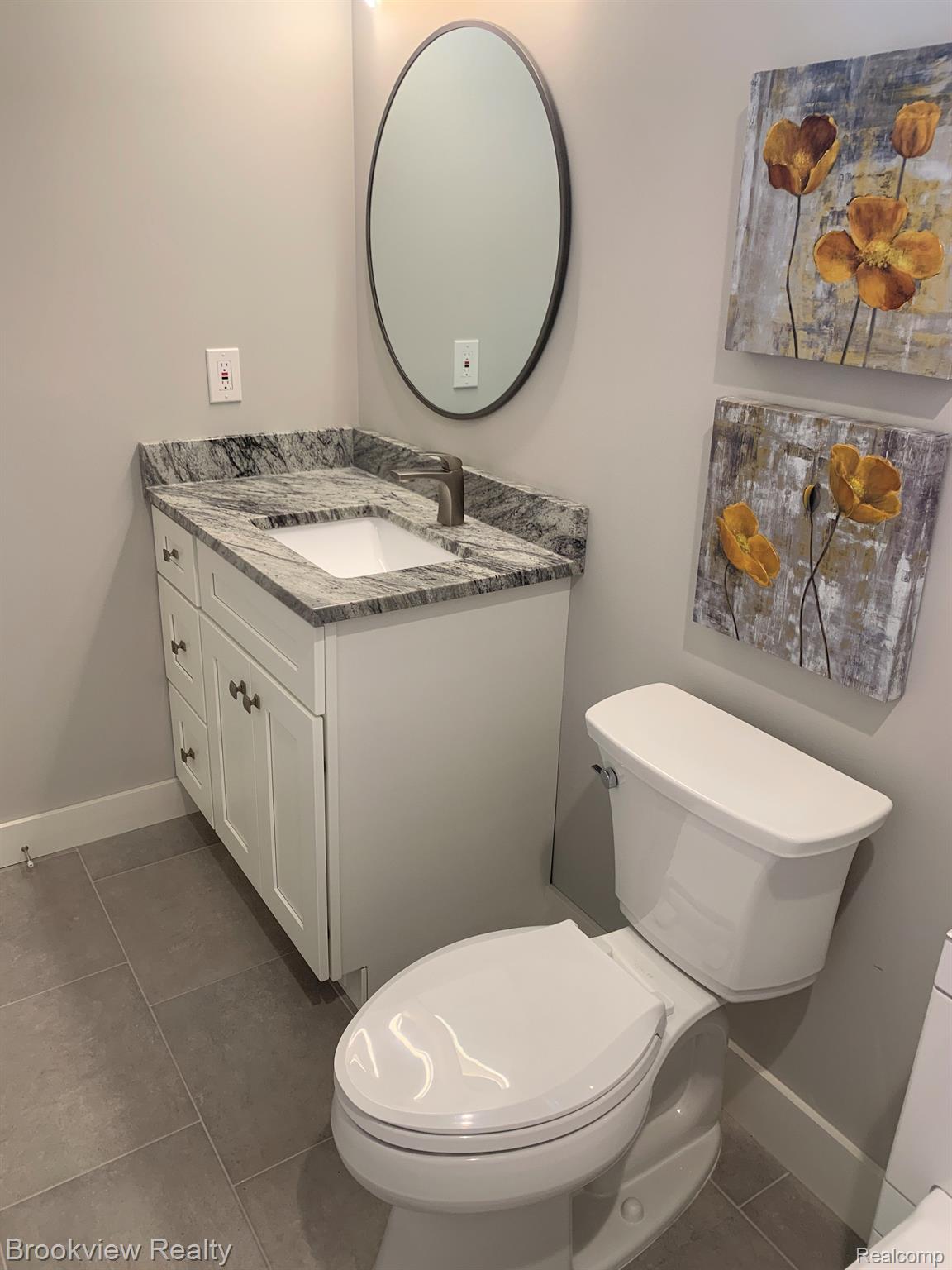 2893 Dearborn Avenue Rochester, MI 48309 - Photo 23 of 27 Full bathroom #2