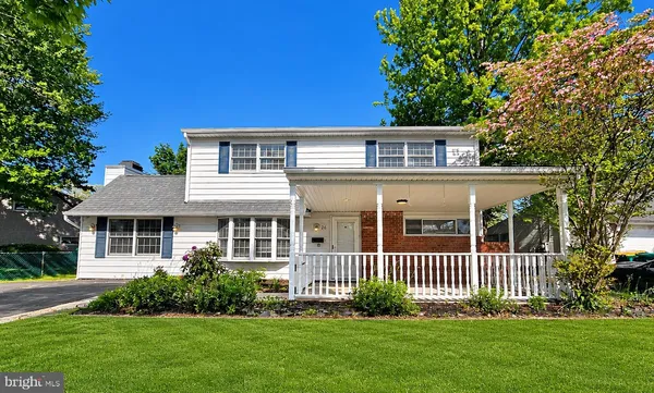 $437,900 | 26 Village Lane, Levittown, PA 19054