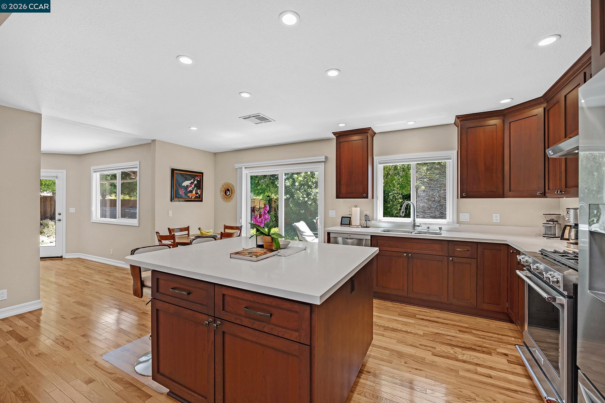 8 Bath Court San Ramon, CA 94583 - Photo 10 of 43